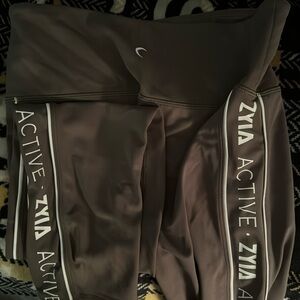 Zyia active leggings